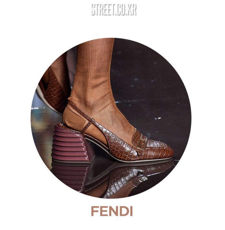 streetfoot_vol151_2020ss_shoes_trend_women_fendi