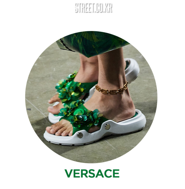 streetfoot_vol151_2020ss_shoes_trend_women_versace
